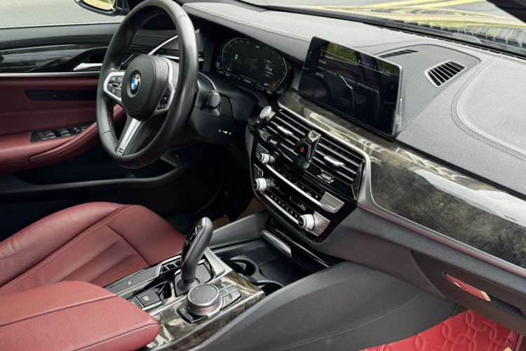 Used BMW 5 Series 2020 530Li Leading Model M Sport Package Interior 4