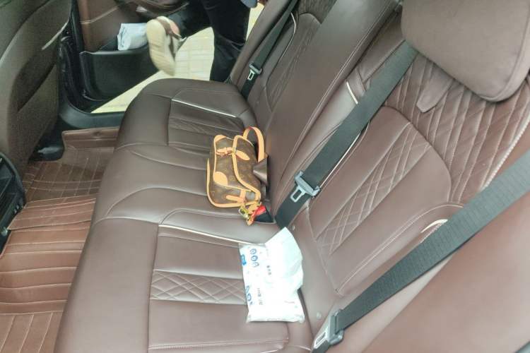 Used BMW 5 Series 2020 530Li Leading Edition Luxury Package Interior 4