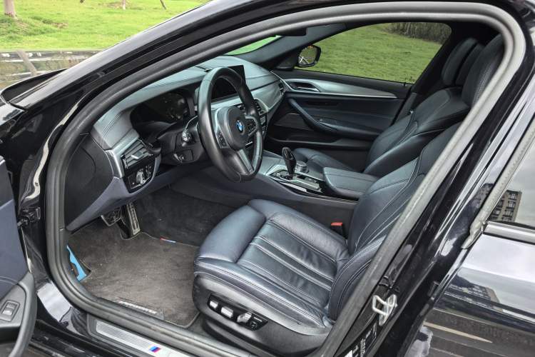 Used BMW 5 Series 2020 530i Sport Line M Sport Package Interior 4