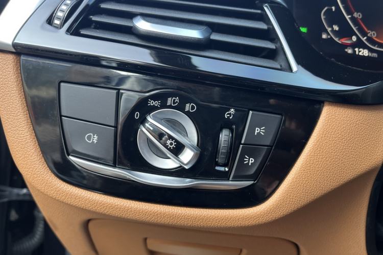 Used BMW 5 Series 2020 525i M Sport Package Interior 7