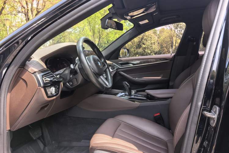 Used BMW 5 Series 2020 525Li M Sport Package Left Front Seat
