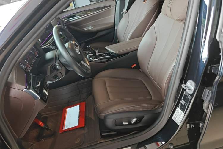 Used BMW 5 Series 2020 525Li M Sport Package Left Front Seat