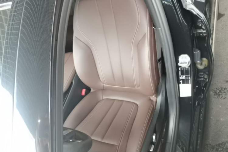 Used BMW 5 Series 2020 525Li M Sport Package Left Front Seat