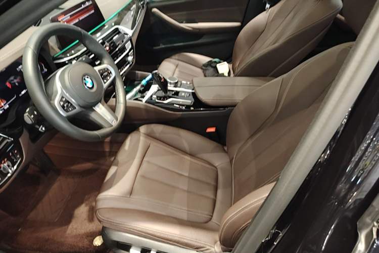 Used BMW 5 Series 2020 525Li M Sport Package Left Front Seat