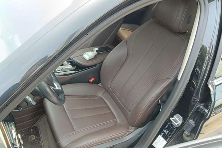 Used BMW 5 Series 2020 525Li Luxury Package Left Front Seat