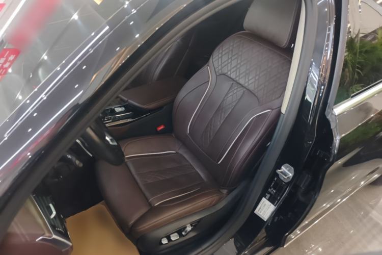 Used BMW 5 Series 2020 530Li Executive Luxury Package Left Front Seat