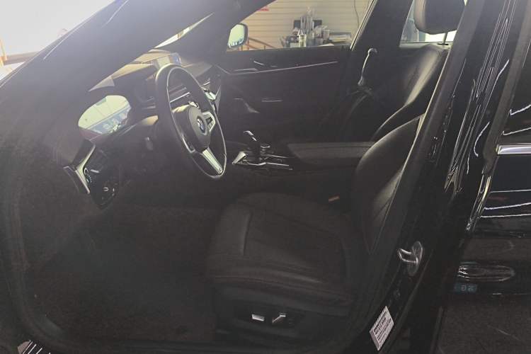 Used BMW 5 Series 2020 525Li M Sport Package Left Front Seat