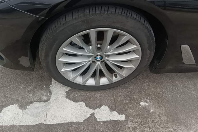 Used BMW 5 Series 2020 525Li Luxury Package Left Front Wheel Hub