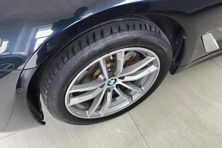 Used BMW 5 Series 2020 525Li M Sport Package Left Front Wheel Hub