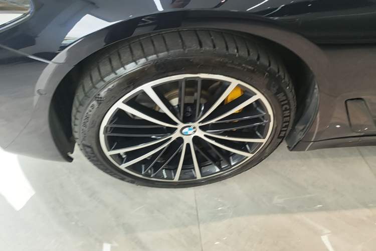 Used BMW 5 Series 2020 530Li Luxury Edition M Sport Package Left Front Wheel Hub