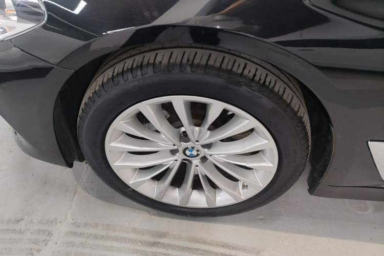 Used BMW 5 Series 2020 525Li Luxury Package Left Front Wheel Hub