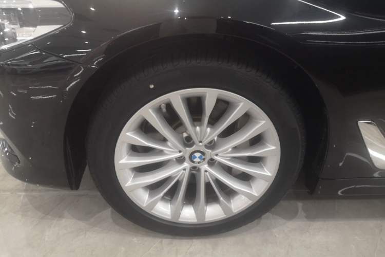 Used BMW 5 Series 2020 530Li Luxury Edition Premium Package Left Front Wheel Hub