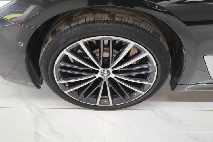 Used BMW 5 Series 2020 530Li Luxury Edition M Sport Package Left Front Wheel Hub