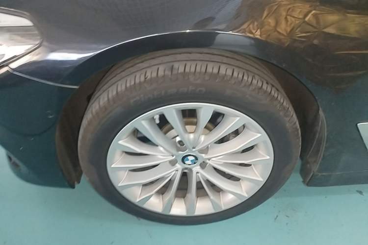 Used BMW 5 Series 2020 530Li Luxury Edition Premium Package Left Front Wheel Hub
