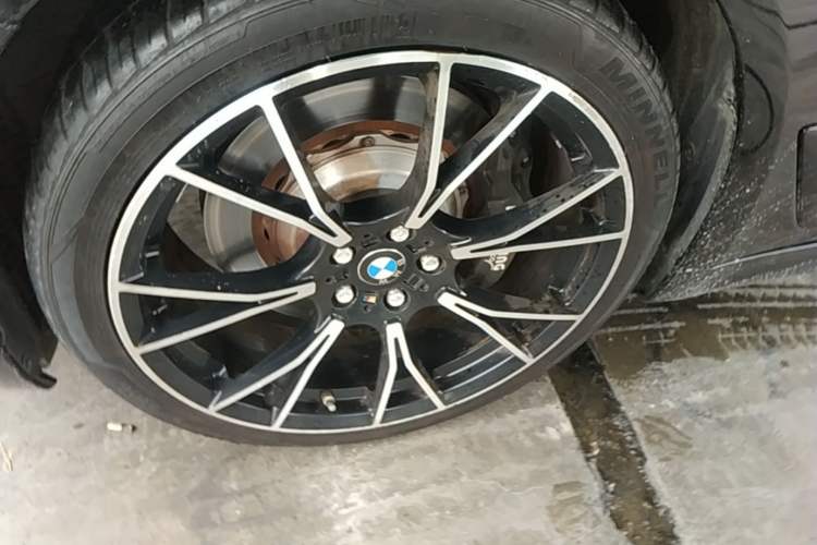 Used BMW 5 Series 2020 530Li Leading Model M Sport Package Left Front Wheel Hub