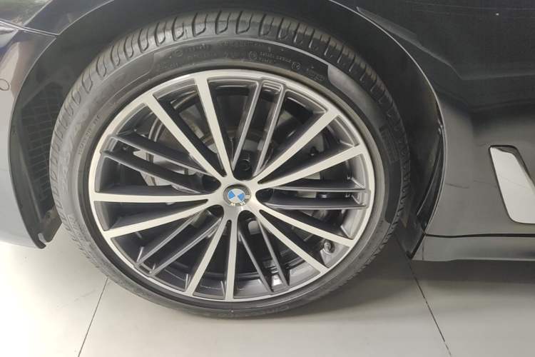 Used BMW 5 Series 2020 530Li Leading Model M Sport Package Left Front Wheel Hub