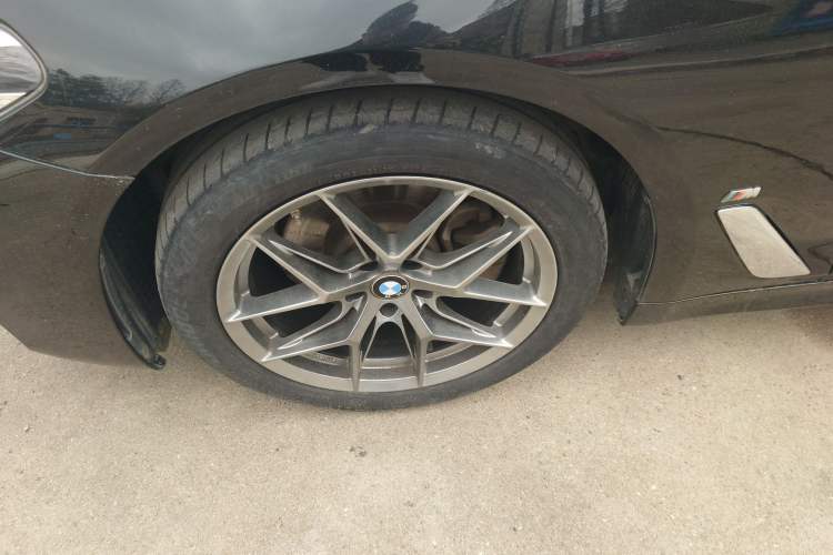 Used BMW 5 Series 2020 525Li M Sport Package Left Front Wheel Hub