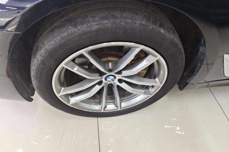 Used BMW 5 Series 2020 525Li M Sport Package Left Front Wheel Hub