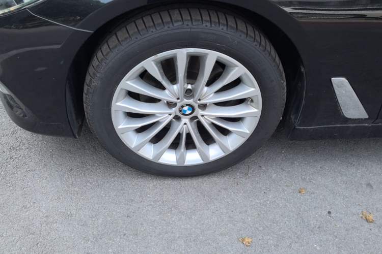 Used BMW 5 Series 2020 525Li Luxury Package Left Front Wheel Hub