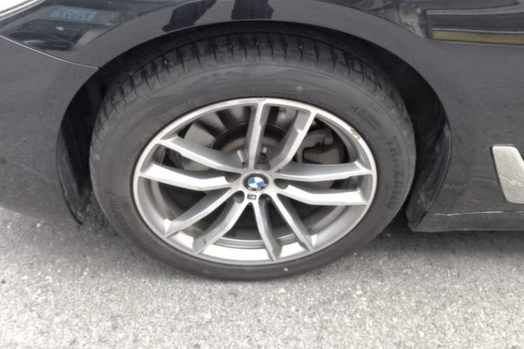 Used BMW 5 Series 2020 525Li M Sport Package Left Front Wheel Hub