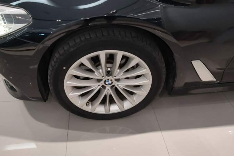 Used BMW 5 Series 2020 530Li Luxury Edition Premium Package Left Front Wheel Hub