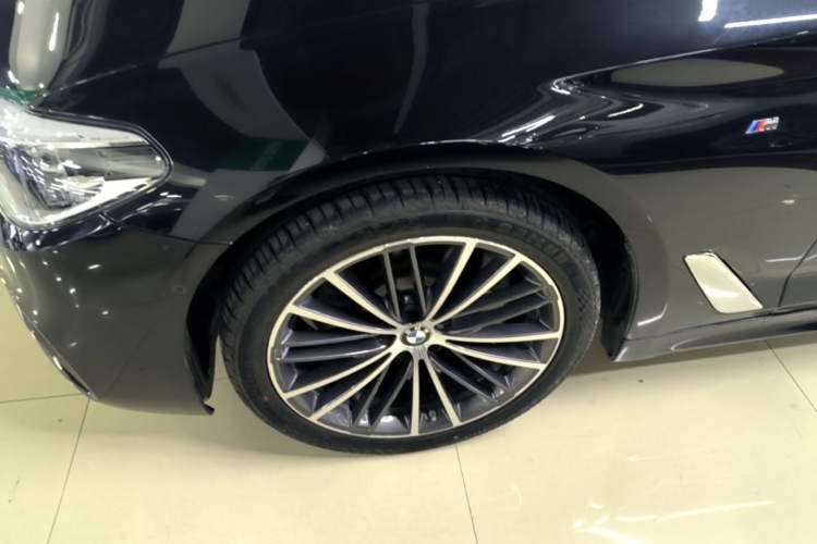 Used BMW 5 Series 2020 530Li Luxury Edition M Sport Package Left Front Wheel Hub