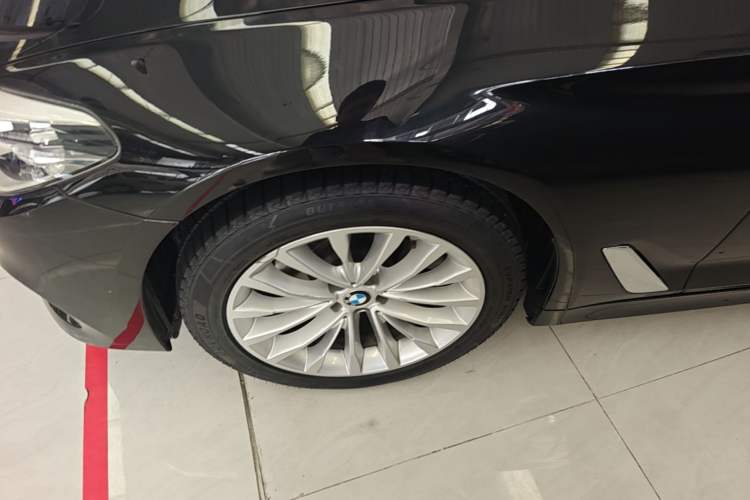 Used BMW 5 Series 2020 525Li Luxury Package Left Front Wheel Hub