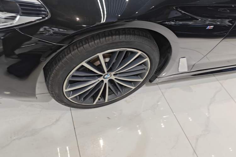 Used BMW 5 Series 2020 530Li xDrive M Sport Package Left Front Wheel Hub