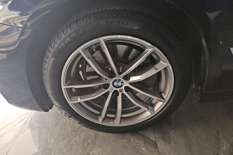 Used BMW 5 Series 2020 525Li M Sport Package Left Front Wheel Hub