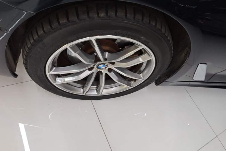 Used BMW 5 Series 2020 525Li M Sport Package Left Front Wheel Hub