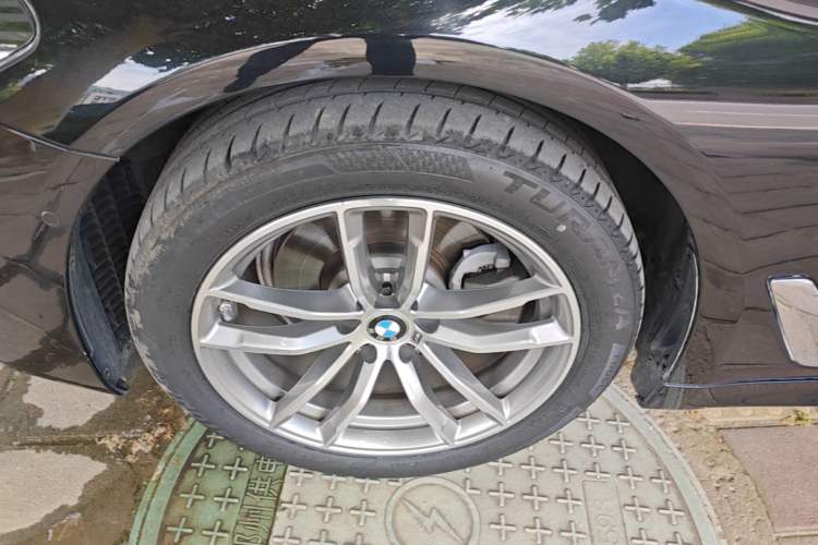 Used BMW 5 Series 2020 525Li M Sport Package Left Front Wheel Hub