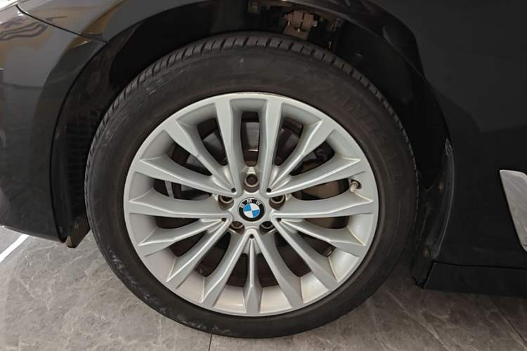 Used BMW 5 Series 2020 525Li Luxury Package Left Front Wheel Hub