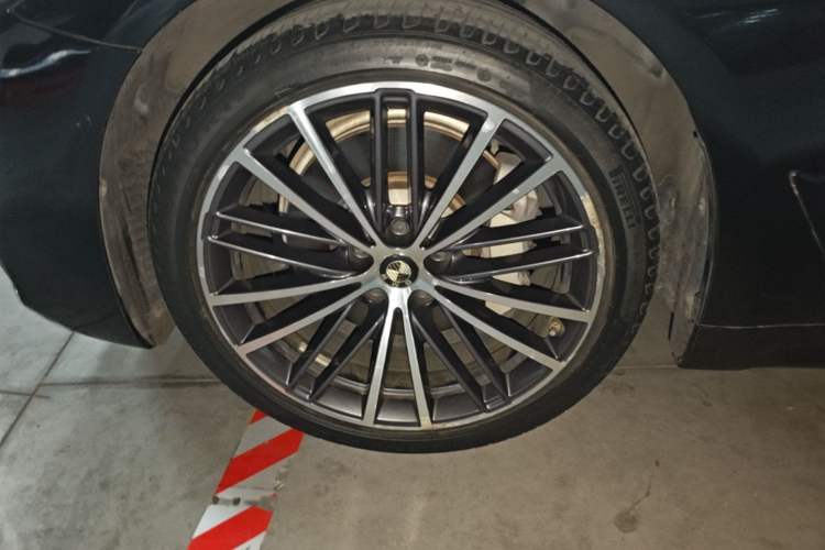 Used BMW 5 Series 2020 530Li Leading Model M Sport Package Left Front Wheel Hub