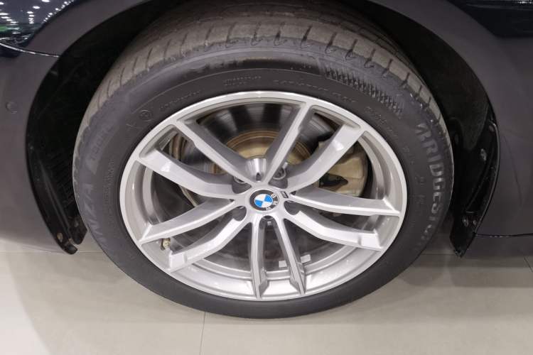 Used BMW 5 Series 2020 525Li M Sport Package Left Front Wheel Hub