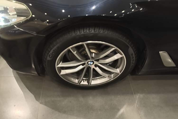 Used BMW 5 Series 2020 525Li M Sport Package Left Front Wheel Hub