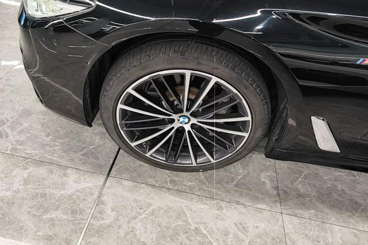 Used BMW 5 Series 2020 530Li Luxury Edition M Sport Package Left Front Wheel Hub