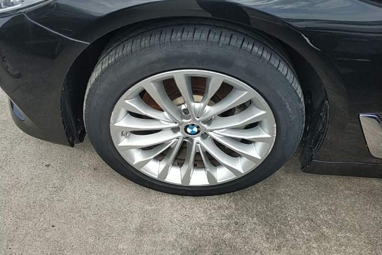 Used BMW 5 Series 2020 530Li Leading Edition Luxury Package Left Front Wheel Hub