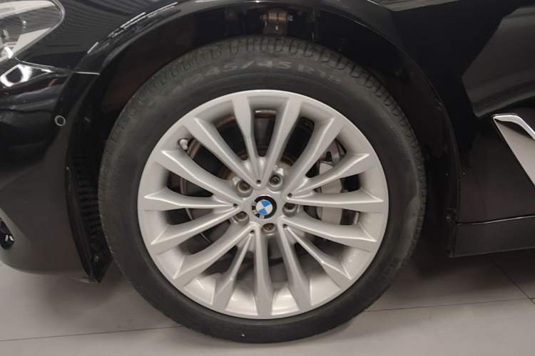 Used BMW 5 Series 2020 530Li Leading Edition Luxury Package Left Front Wheel Hub
