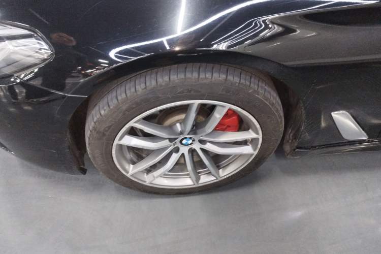 Used BMW 5 Series 2020 525Li M Sport Package Left Front Wheel Hub