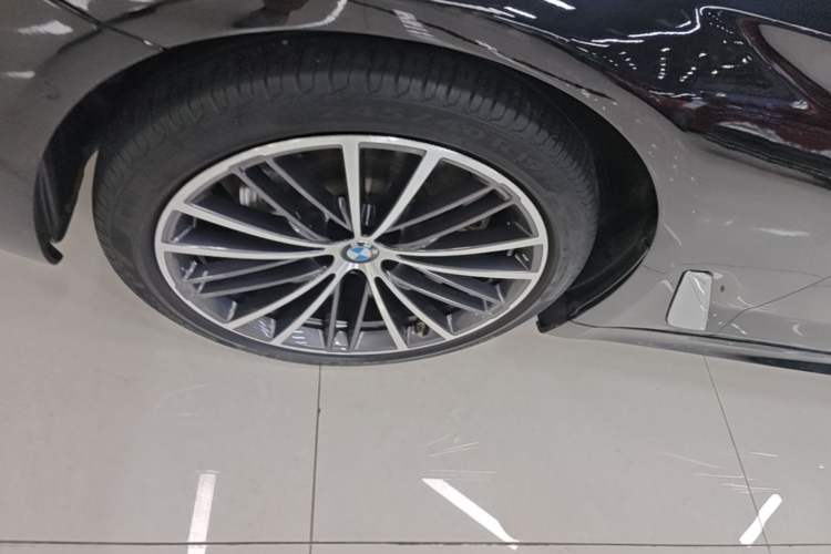 Used BMW 5 Series 2020 530Li Leading Model M Sport Package Left Front Wheel Hub
