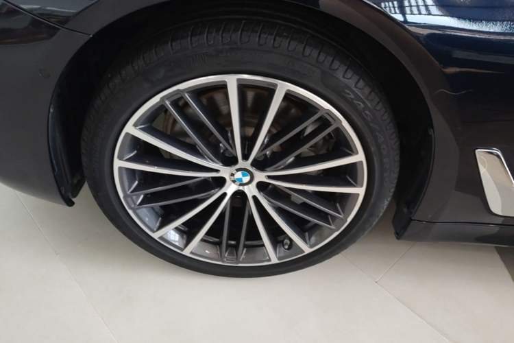Used BMW 5 Series 2020 530Li Luxury Edition M Sport Package Left Front Wheel Hub