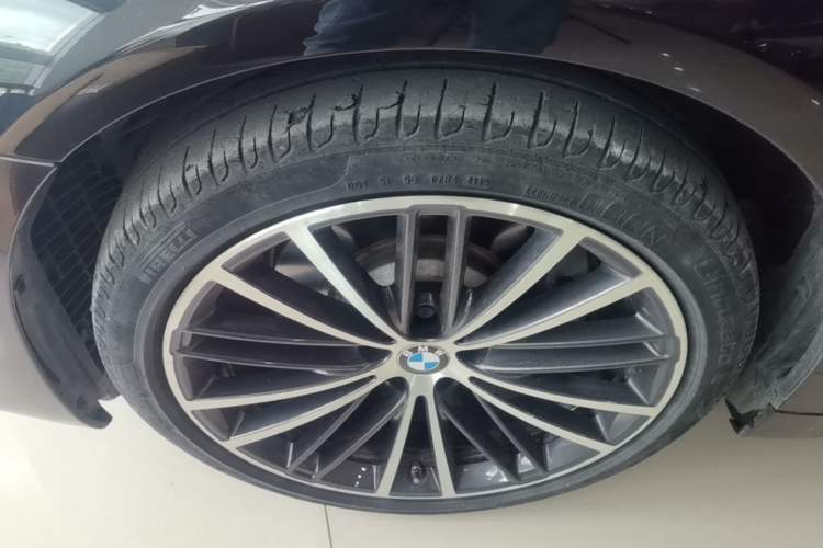 Used BMW 5 Series 2020 530Li Leading Model M Sport Package Left Front Wheel Hub