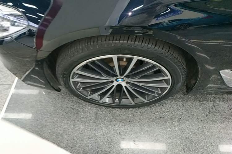 Used BMW 5 Series 2020 530Li Luxury Edition M Sport Package Left Front Wheel Hub