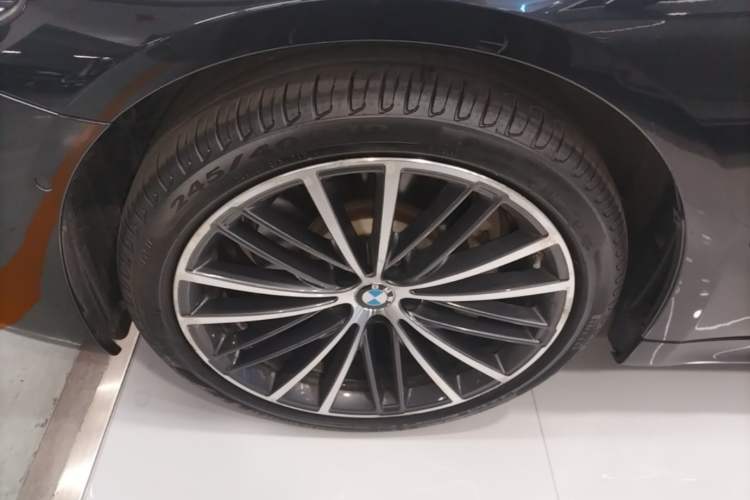 Used BMW 5 Series 2020 530Li Leading Model M Sport Package Left Front Wheel Hub