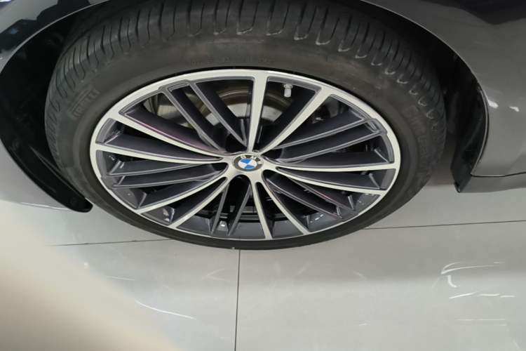 Used BMW 5 Series 2020 530Li Leading Model M Sport Package Left Front Wheel Hub