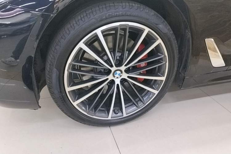 Used BMW 5 Series 2020 530Li Leading Model M Sport Package Left Front Wheel Hub