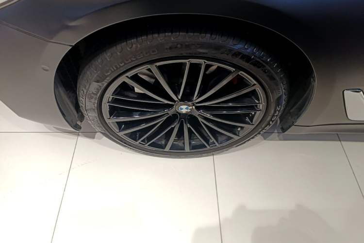 Used BMW 5 Series 2020 530Li Luxury Edition M Sport Package Left Front Wheel Hub