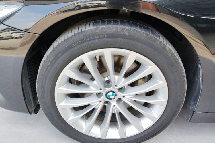 Used BMW 5 Series 2020 530Li Leading Edition Luxury Package Left Front Wheel Hub
