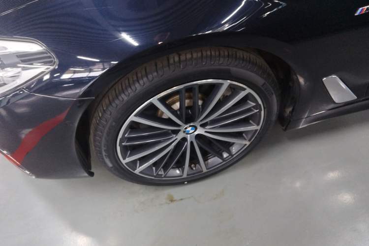 Used BMW 5 Series 2020 530Li Leading Model M Sport Package Left Front Wheel Hub