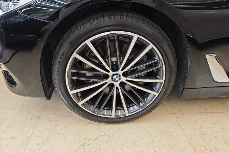 Used BMW 5 Series 2020 530Li Executive Luxury Package Left Front Wheel Hub